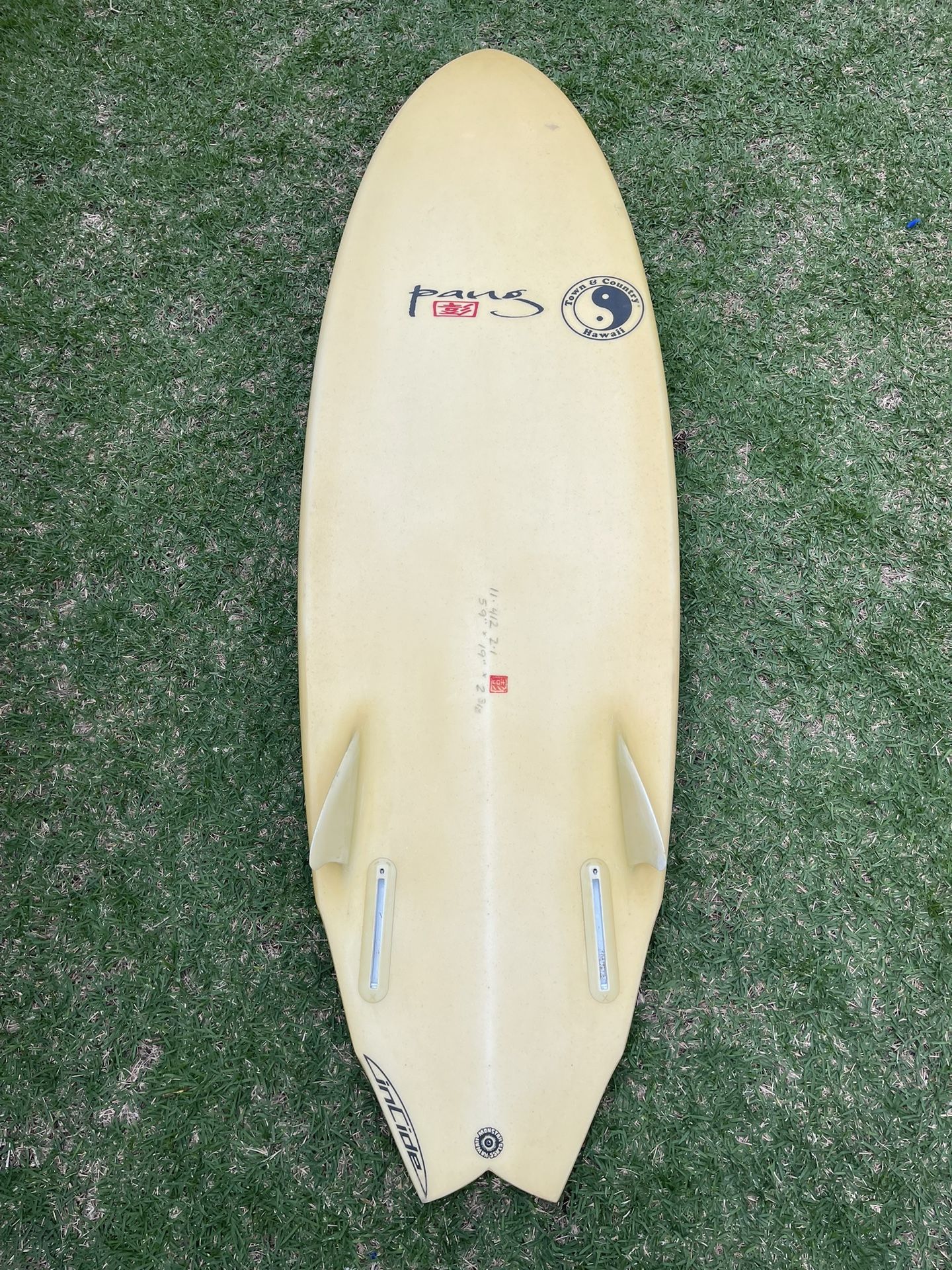 Surfboard 5’9” Very Light And Cherreh!