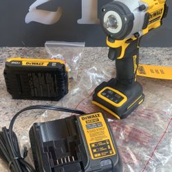 DEWALT ATOMIC 20-Volt MAX Cordless Brushless 1/2 in. Impact Wrench (battery 2ah And Charger 