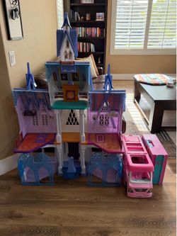 Frozen 2 Ultimate Arendelle 5’ Big Castle