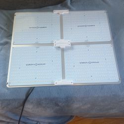 Spider Farmer Grow Light. 