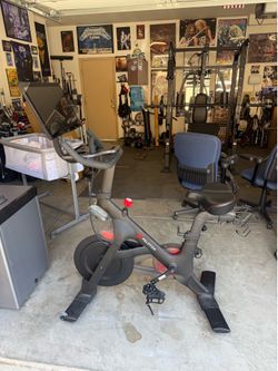 Peloton     Model # PLTN  - RB1VO