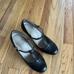 Vintage leather pumps