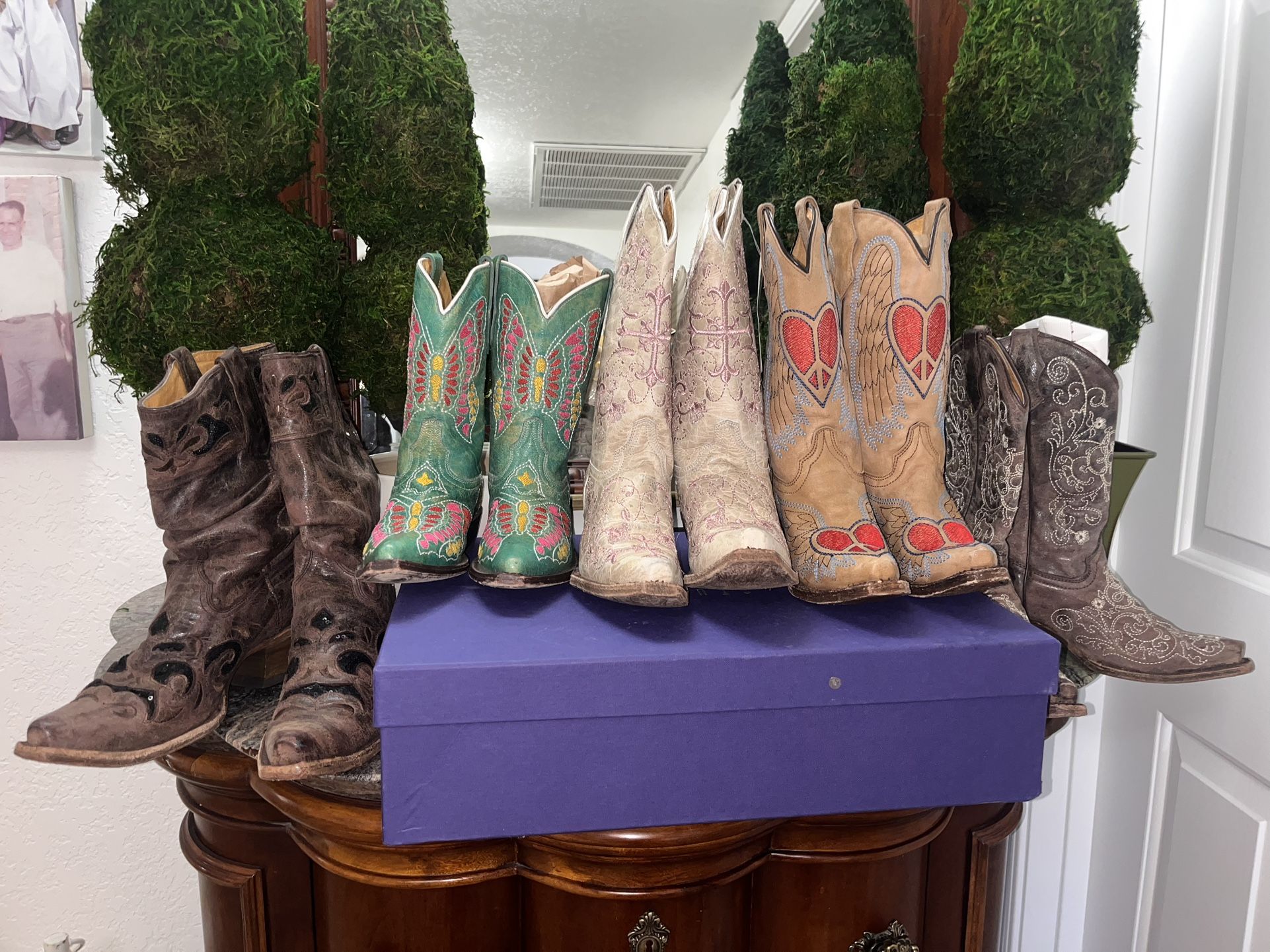 Women’s-Girl’s Boots