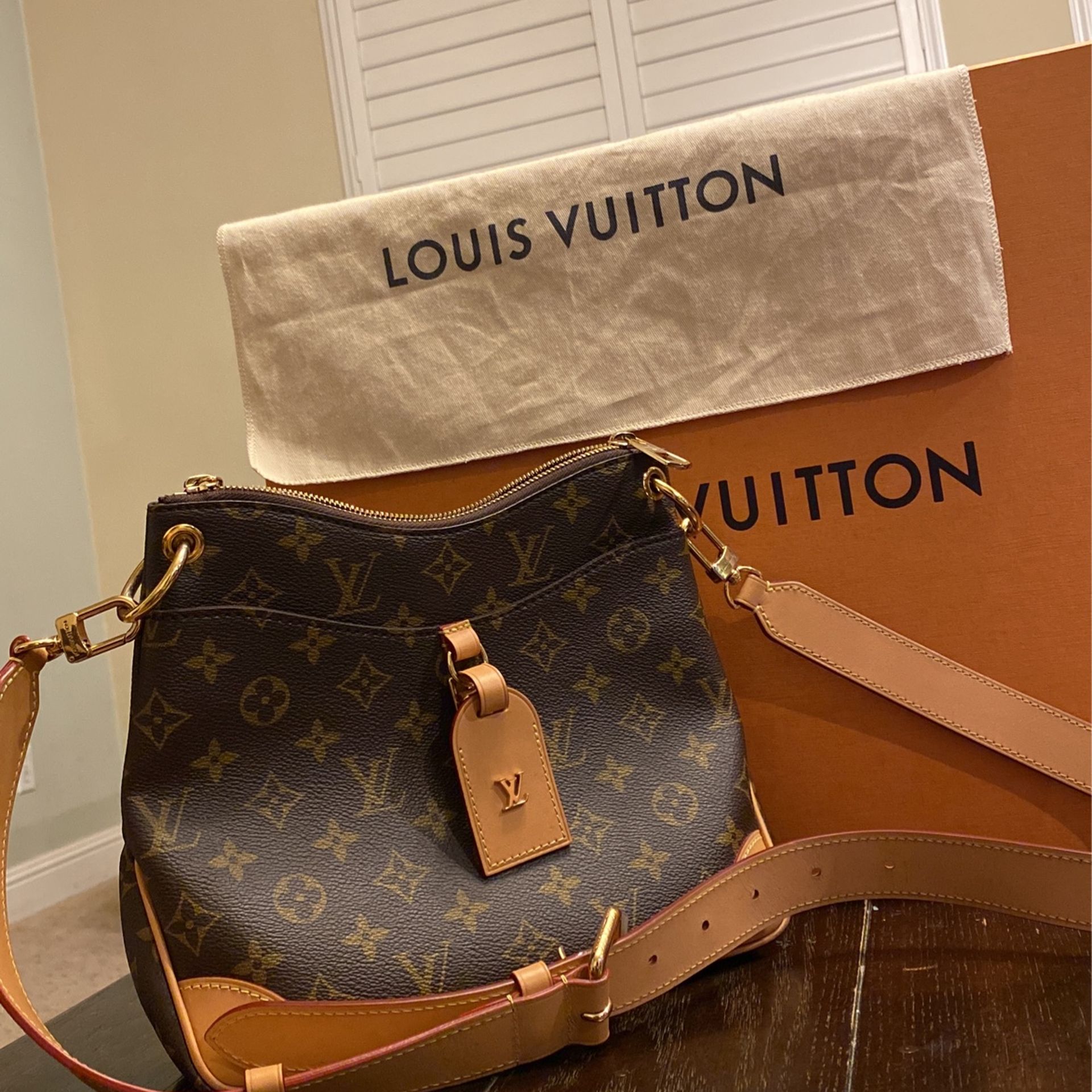 Louis Vuitton Messenger Bag 