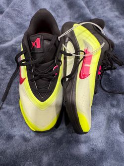Nike Gradeschool A'One SE Size 5  Black Hyper Pink