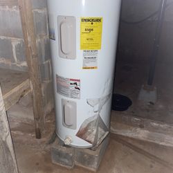 GE 40 Gal Electric Hot water Heater  Tank..Works Great!!