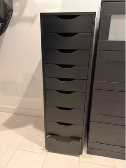 Tall dresser / drawer unit / cabinet