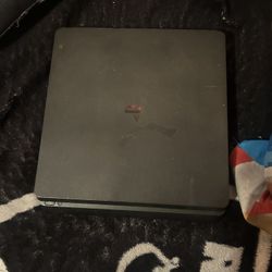 PLAYSTATION 4
