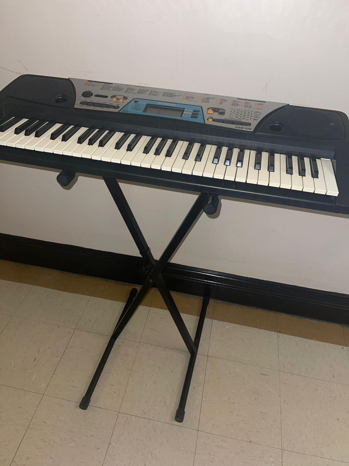 61-key keyboard with built-in speakers Yamaha PSR-213 keyboard PLUS IRON STAND drum kit piano stereo sample colite ots 61 chisvi electric or battery o