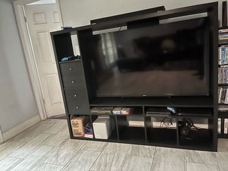 Entertainment center