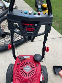 3 pressure washers 1 BRAND NEW AND 4 weed eaters AS IS