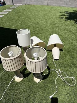 Bundle of vintage lamps    $10 need gone today