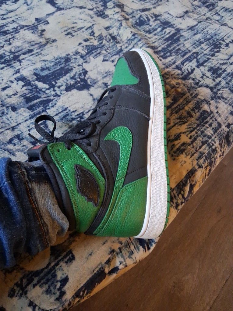Jordan 1 Pine Green Size 7 M