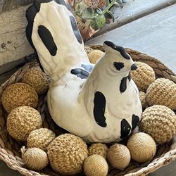 Charming Chicken Decor Set With Basket 