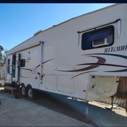 30 Foot RV 2004 for everything works inside has washer and dryer hook up