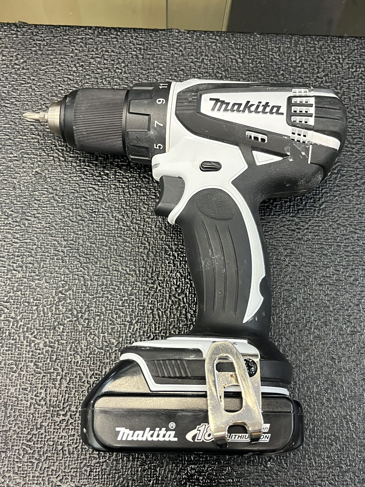 Makita LXFD01 18v Lithium 1/2 Cordless Drill Driver with battery