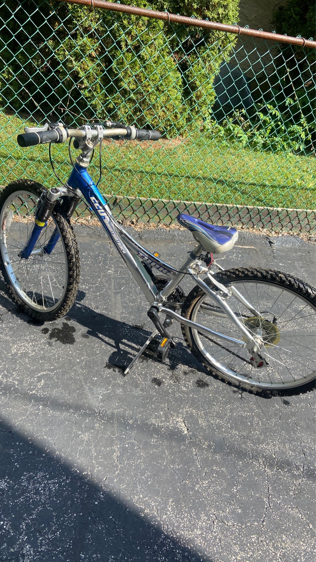 24 inch wheel trek bike! Good condition