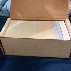 600 Random Baseball/football Cards. Old And Retro