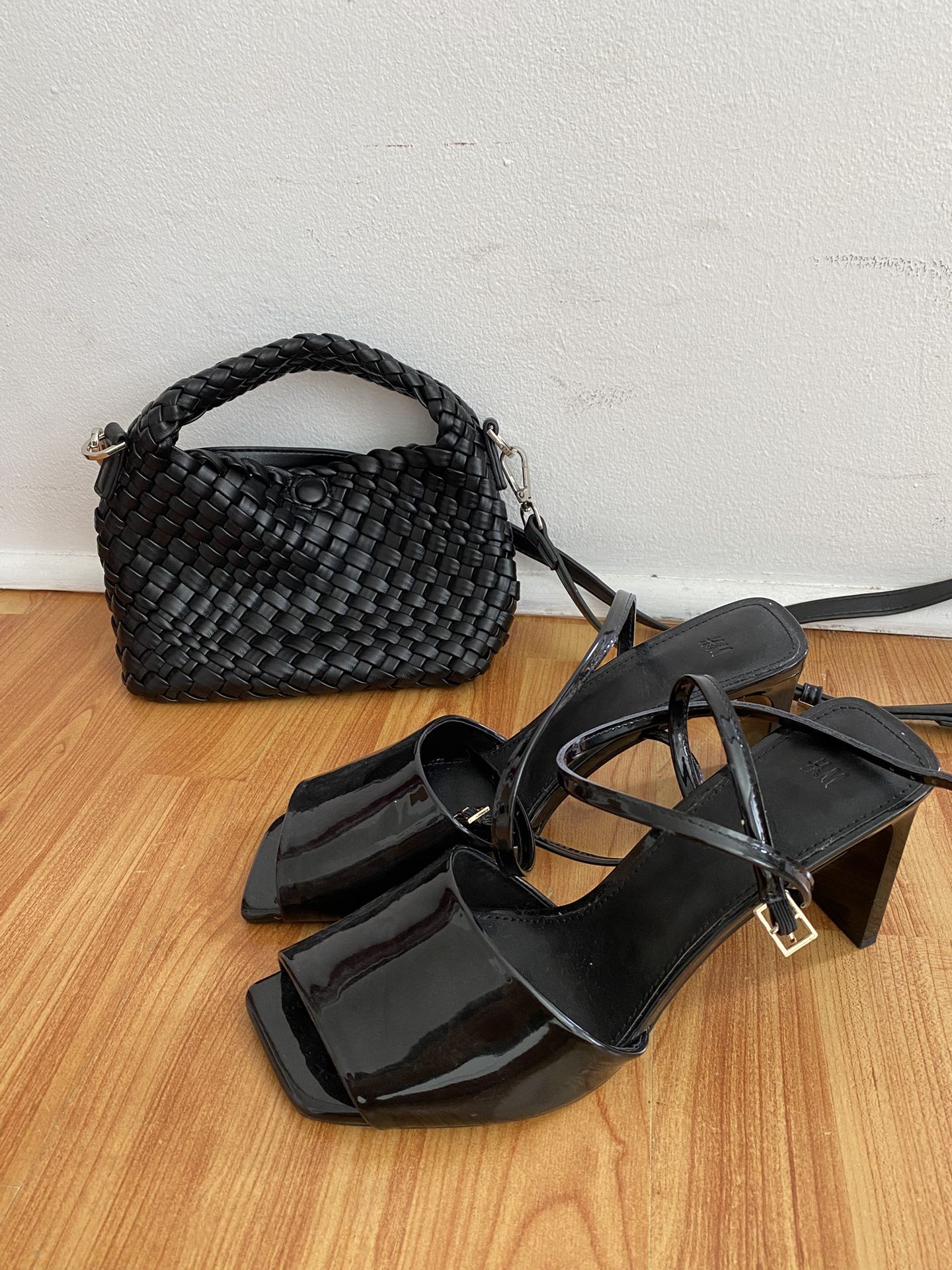 High-heeled Shoes H&M and a purse
