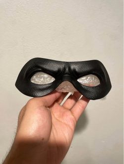 Bundle* Robin Dawn of Justice Replica Mask & Spiritgum Adhesive + Remover