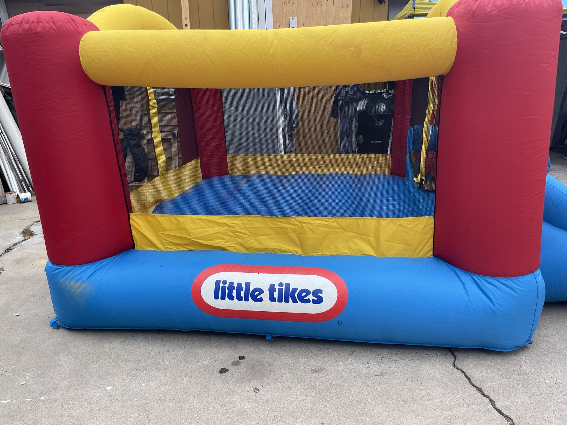 BEAUTIFUL LITTLE TIKES JUMP N’SLIDE INFLATABLE