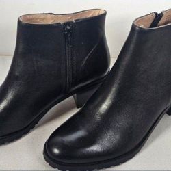New Women’s LandsEnd Ankle Leather Boots. Open Box - Size 8.5