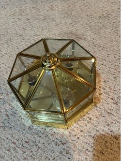 Ceiling light fixture