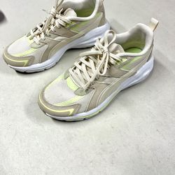 Puma Hypnotic Women’s Size 7.5 Running/Walking/Lifestyle