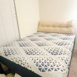 Queen Sleepy’s Hybrid Firm Mattress + headboard– Excellent Condition