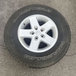 1 - 255/75r17 Jeep Wrangler JL 2018 Rims 17 Inch Wheels 5x5 5x127 With Tires 99% Treads !