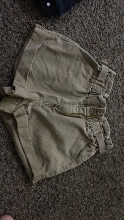 Tan/ beige shorts. Size Medium. Worn like twice.