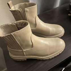 Time And Tru Boots Size 8 