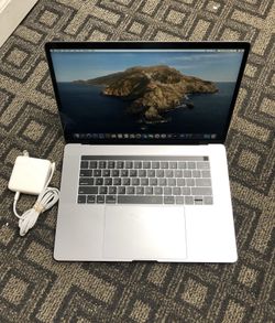 MacBook Pro 15” Touch Bar (mid 2018) intel core i7 512GB SSD