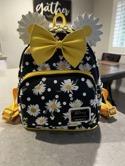 Disney Minnie Mouse daisies Loungefly Backpack
