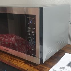 Panasonic 1.3 Cu Ft Microwave 1100W