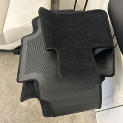 NEW HYUNDAI PALISADE FLOOR MATS NEVER USED