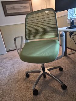 Room & Board Okamura Luce Ergonomic Office Chair — Green Mesh