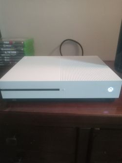 Xbox1 With Controller And 20 Games 