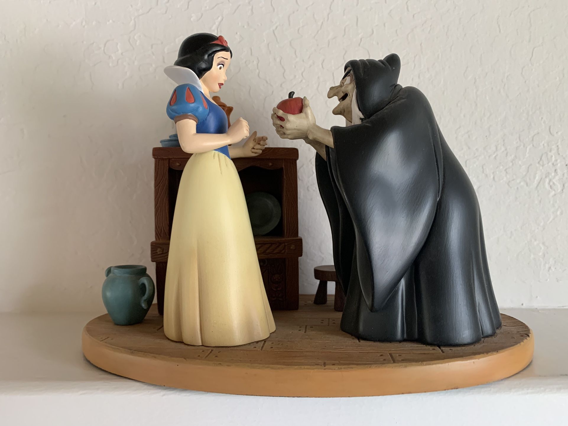 Disney Snow White & Apple Hag Figurine