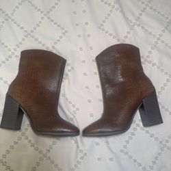 Never worn brand new brown leather ankle boots size 6.5