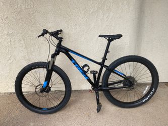 Trek roscoe 6 27.5 medium frame..like new condition very clean bike..