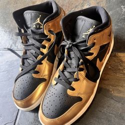black and gold Air Jordan 1 high top SE
