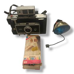 Vintage Polaroid Automatic 250 Instant Film Land Camera With Flash 