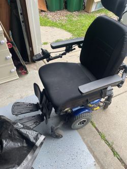 Quantum 6 power chair