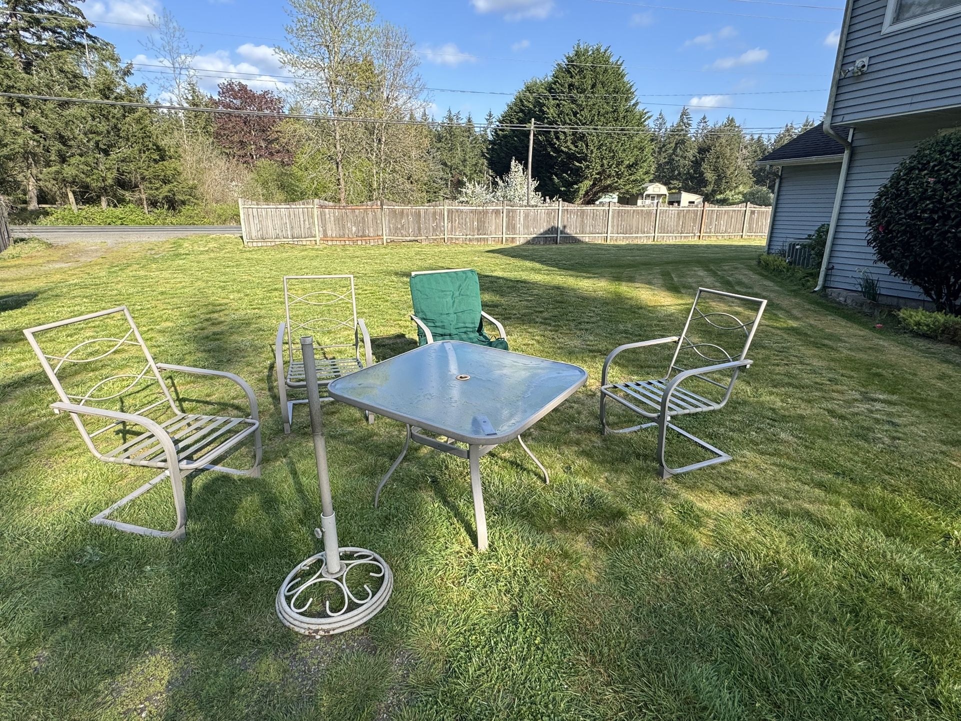 Metal Table And Chairs 
