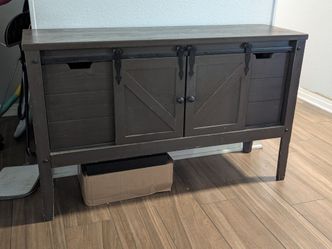 Accent entry way table
