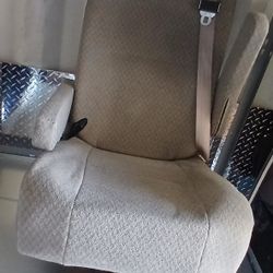 2014 CHEVY CAPTAIN SEATS 