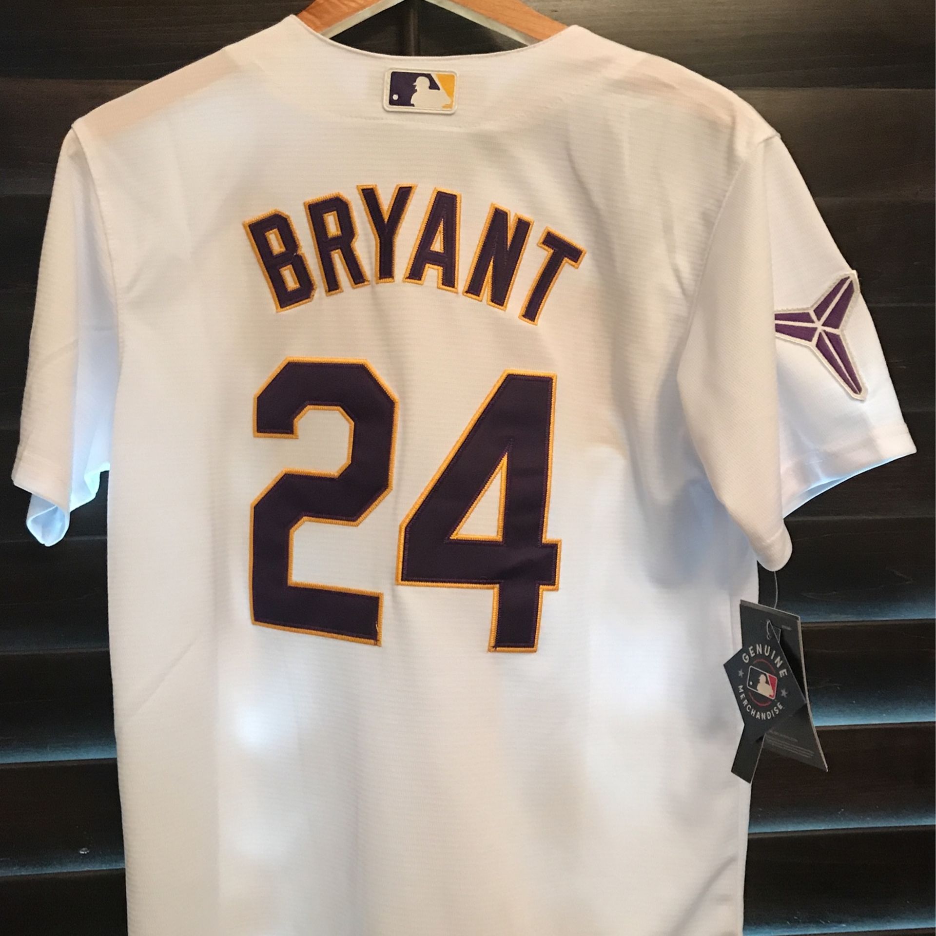 Los Angeles Dodgers #8 Kobe Bryant Commemorative Jersey for Sale in  Gardena, CA - OfferUp