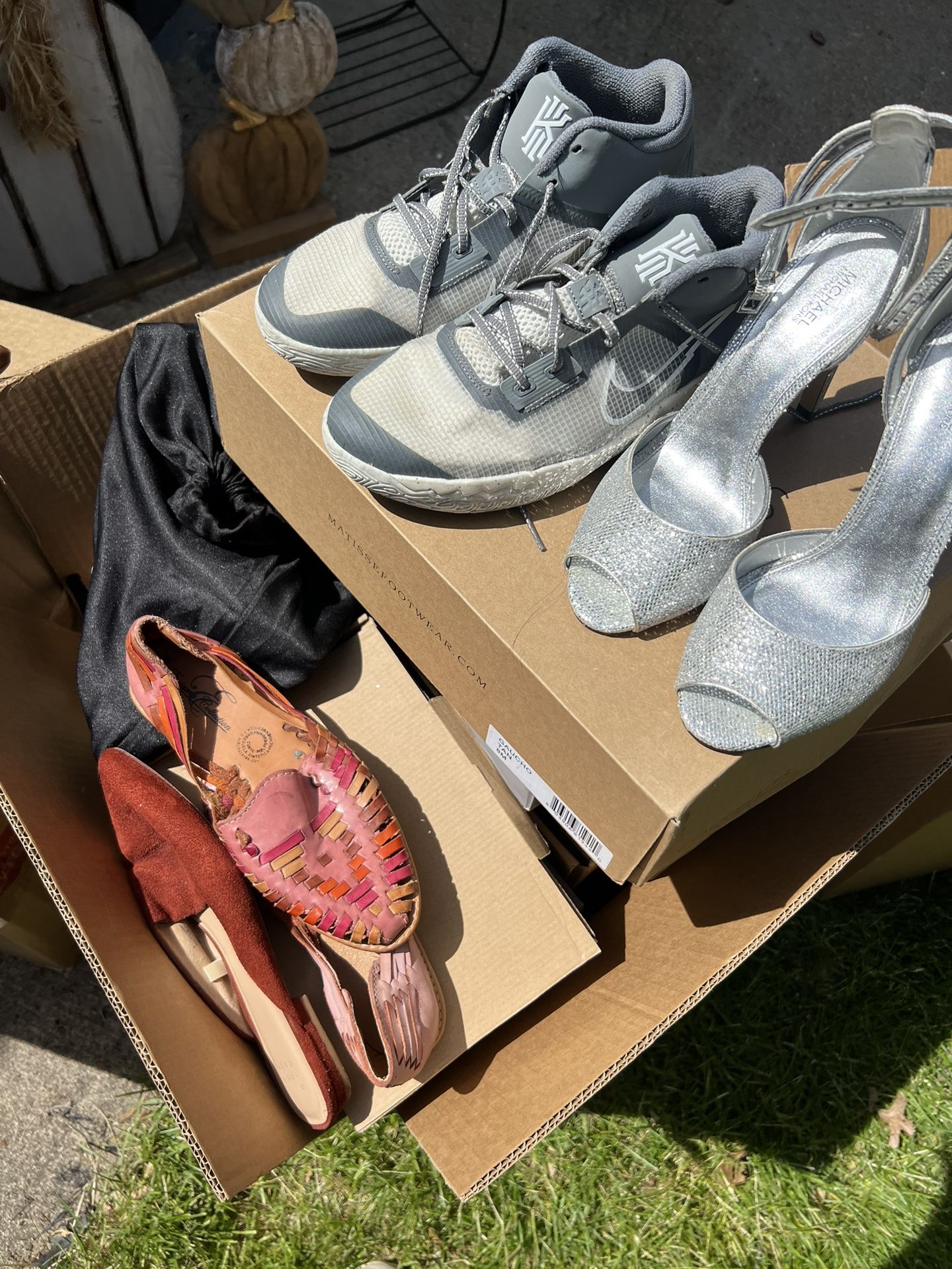 Women’s Mystery Shoe Box.