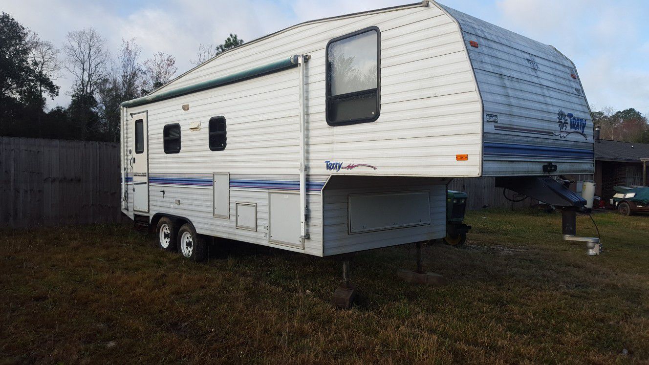 1996 Camper for sale with Title , everything works. Very clean and well cared for ,stored under A frame , sleeps 6 full bathroom just needs cleaned